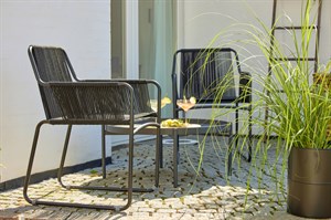 friis furniture - Stol - Anne Armchair - sort flet og galvaniseret sorte ben